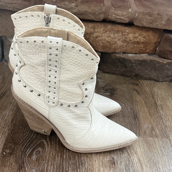 Sam Edelman Shoes - Sam Edelman, White Croc-Embossed Western Ankle Boots with Stud Details, 9.5